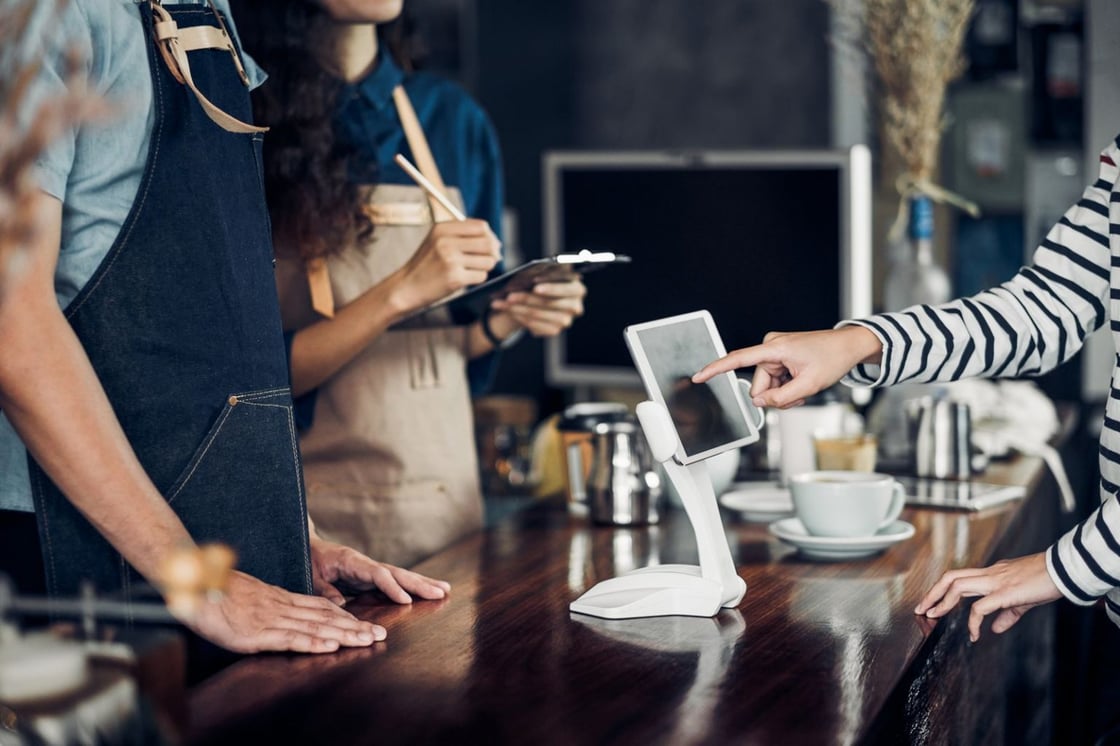 How-AI-Technology-Is-Helping-Restaurants-Improve-Customer-Experience-1536x1024